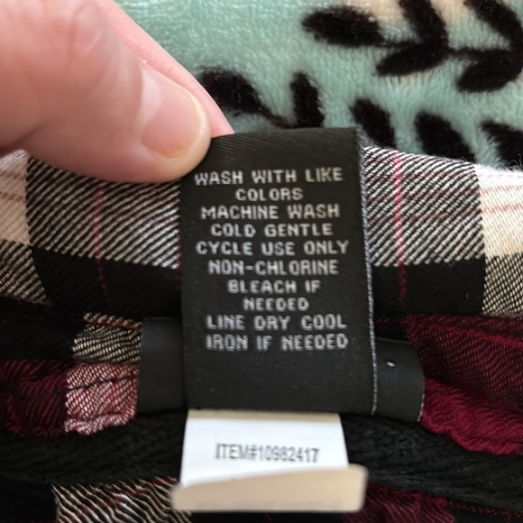 Red white and black plaid button up torrid size 1 - Picture 4 of 4